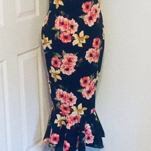 Black Floral Peplum Off The Shoulders Midi Dress - Picture 7 of 11